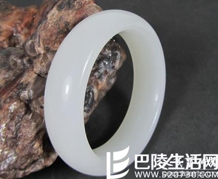 和田羊脂玉如何保养? 羊脂玉手镯佩戴有什么好处? 和田羊脂玉如何保养? 羊脂玉手镯佩戴有什么好处?